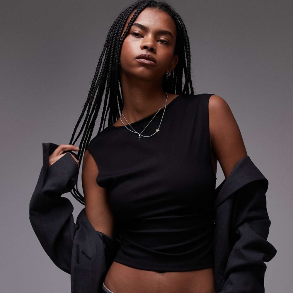 NWT! Mango Open Low Back Tshirt in Black